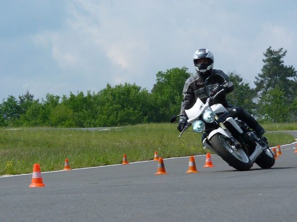 Securite-routiere_evitement-stage-moto
